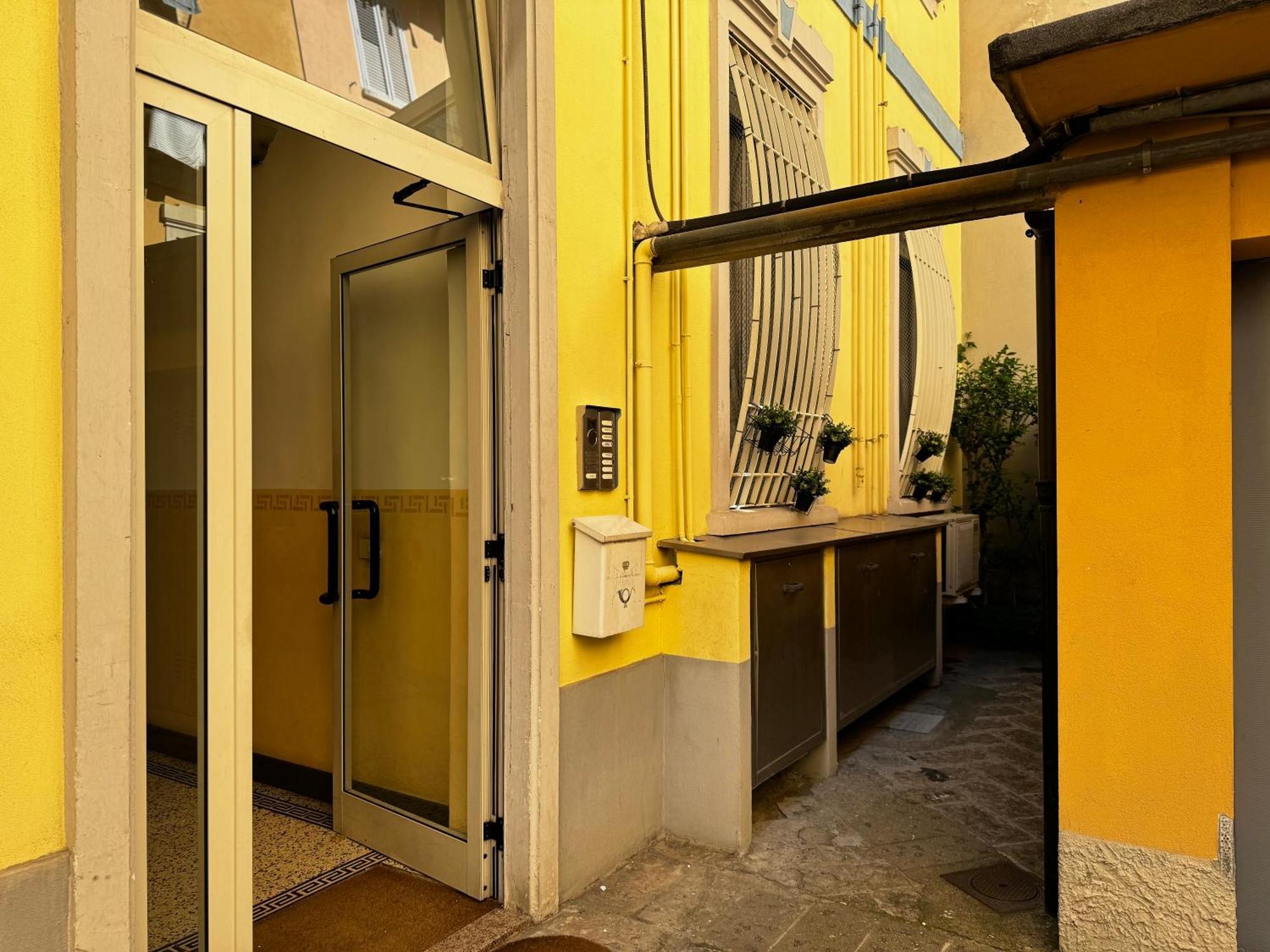 Apartmán Regina Milano In Verona - Sky Tv, Wifi E Breakfast Box Exteriér fotografie
